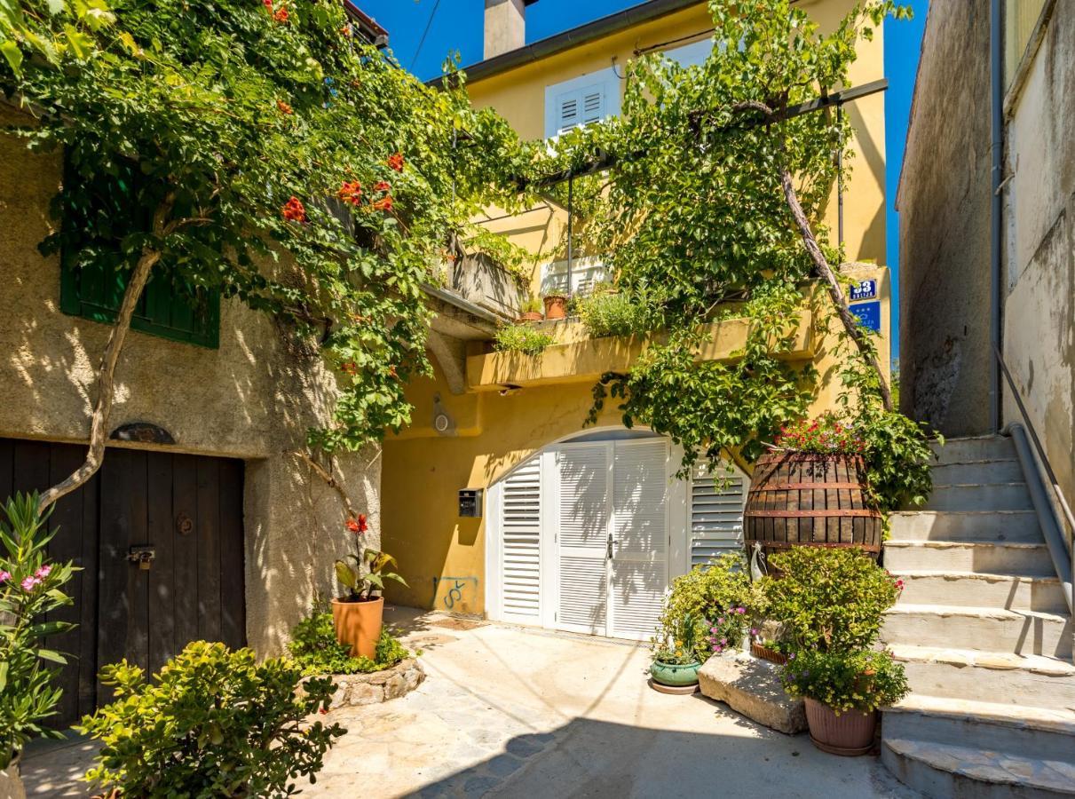 Charming Studio Apartment At House Rustica With Terrace And Nearby Parking Punat Εξωτερικό φωτογραφία
