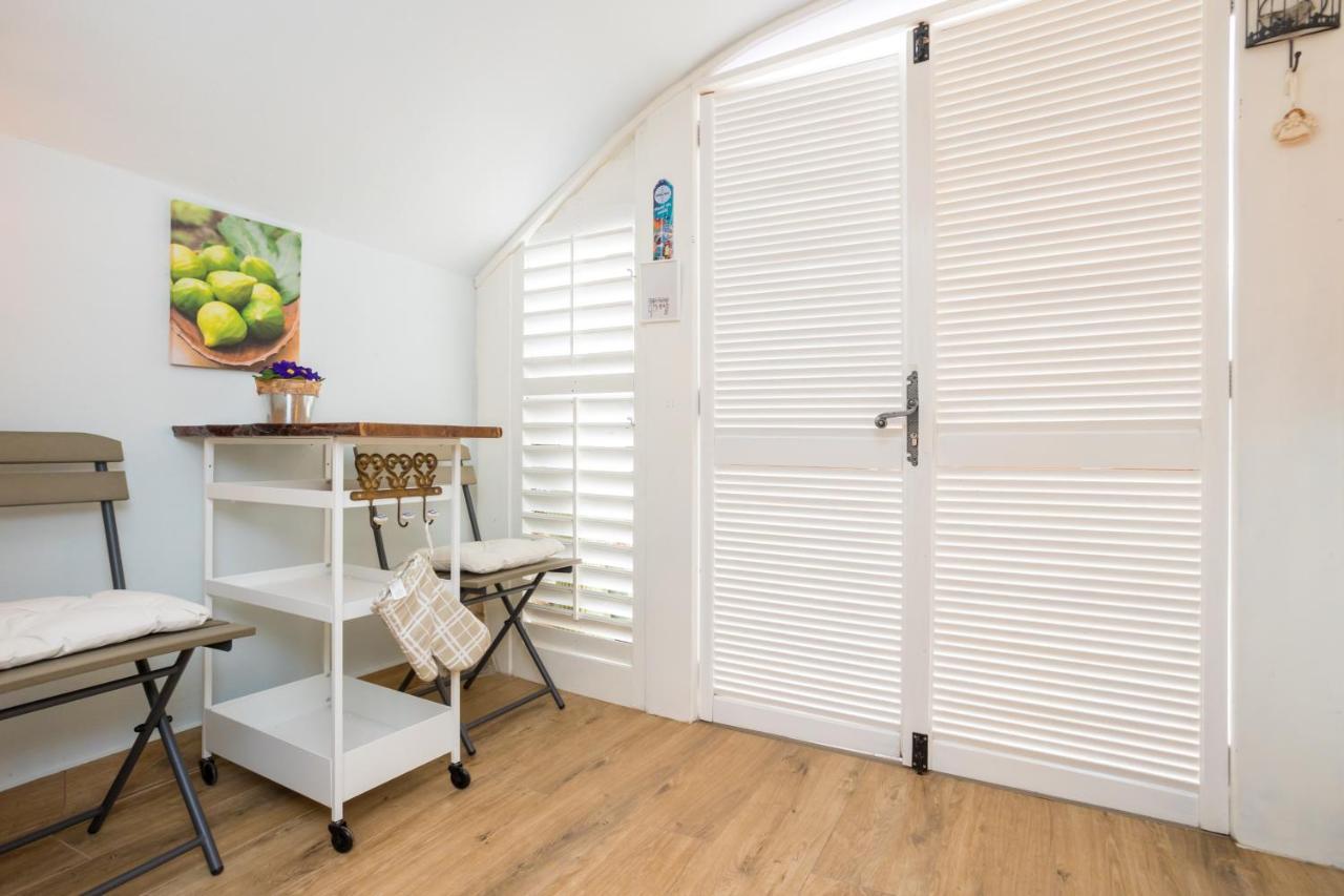 Charming Studio Apartment At House Rustica With Terrace And Nearby Parking Punat Εξωτερικό φωτογραφία